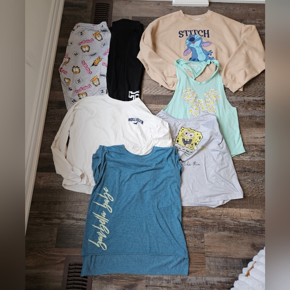 Lot Of Clothes - Picture 1 of 9